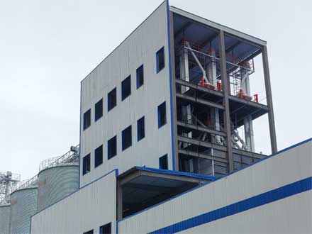 強(qiáng)福機(jī)械雙線508大型飼料設(shè)備安裝現(xiàn)場